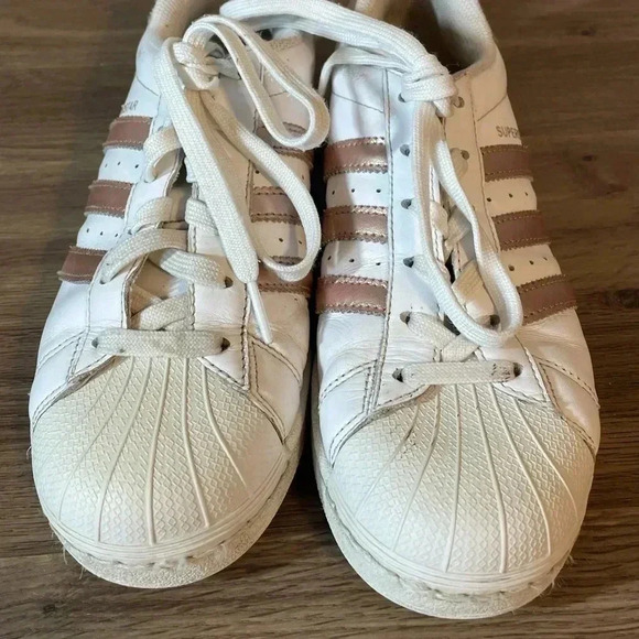 Adidas Superstar Women's Sz 6.5 - Picture 3 of 10